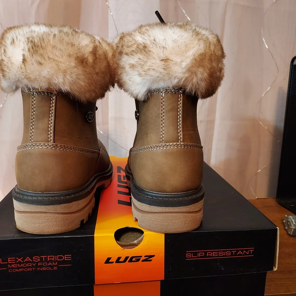 Lugz Women's Brown Winter Boots with Fur Lining - Picture 7 of 8